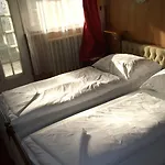 Fekete Macska Panzio Konukevi *