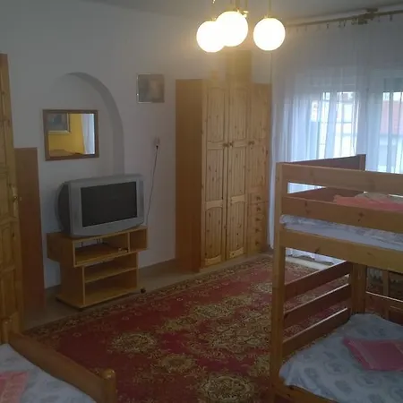 Fekete Macska Panzio Gasthof *