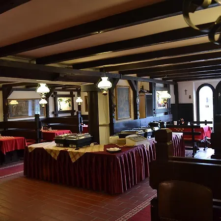 Gasthof Fekete Macska Panzio *