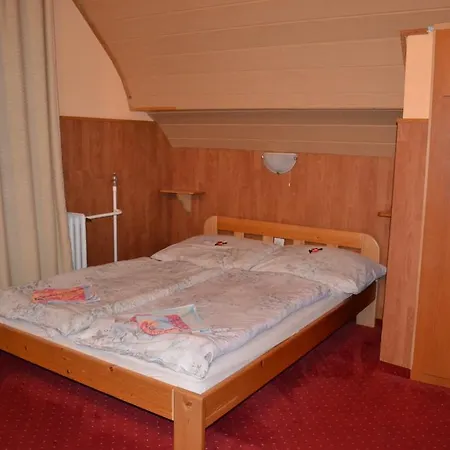 Fekete Macska Panzio Balatonkeresztur