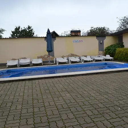 Fekete Macska Panzio Balatonkeresztúr