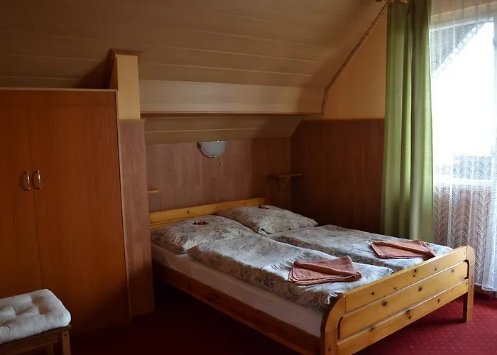 Fekete Macska Panzio בית הארחה *