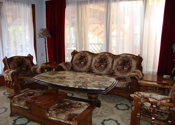 Fekete Macska Panzio בית הארחה *