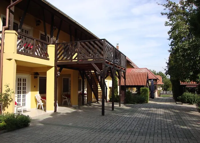 Fekete Macska Panzio בית הארחה Balatonkeresztúr